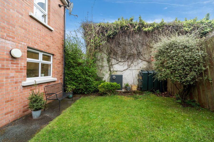 25B Knockbreda Park