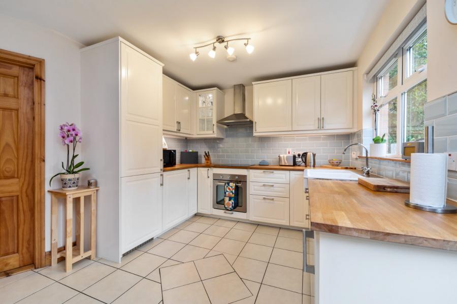 25B Knockbreda Park