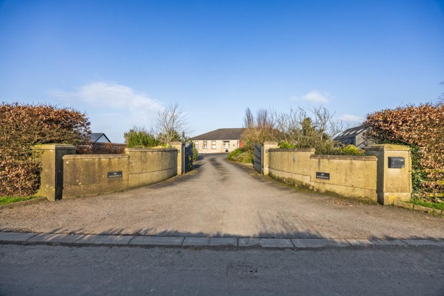 Rockfield, 69 Back Road