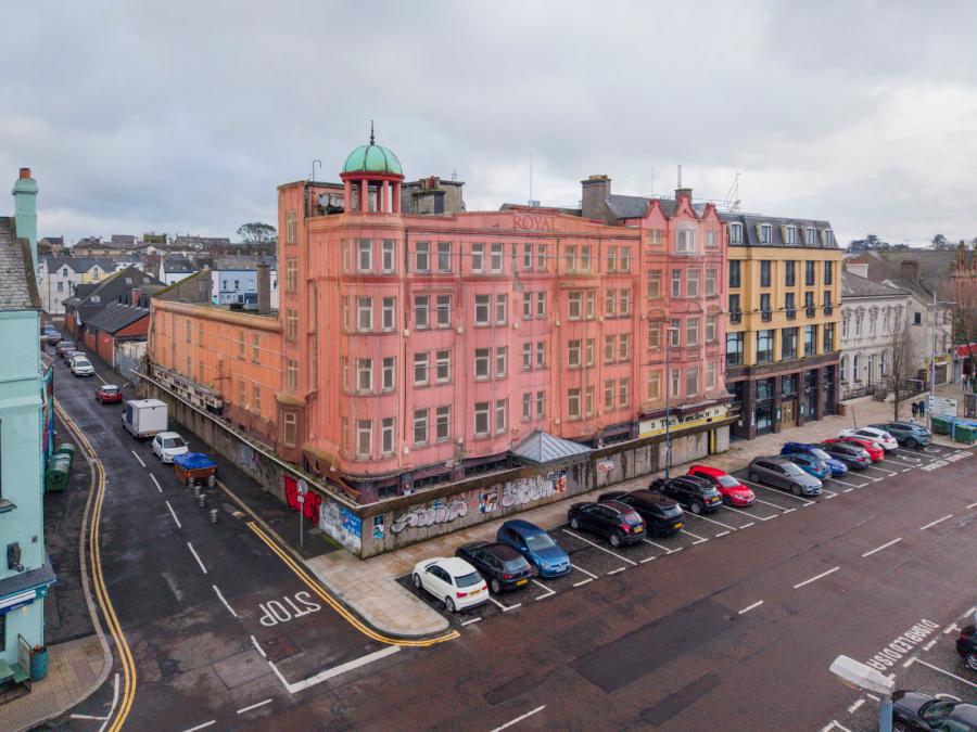 Royal Hotel, & Windsor Bar