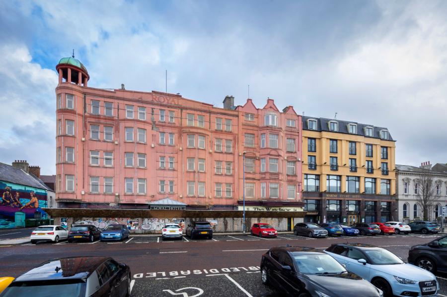 Royal Hotel, & Windsor Bar