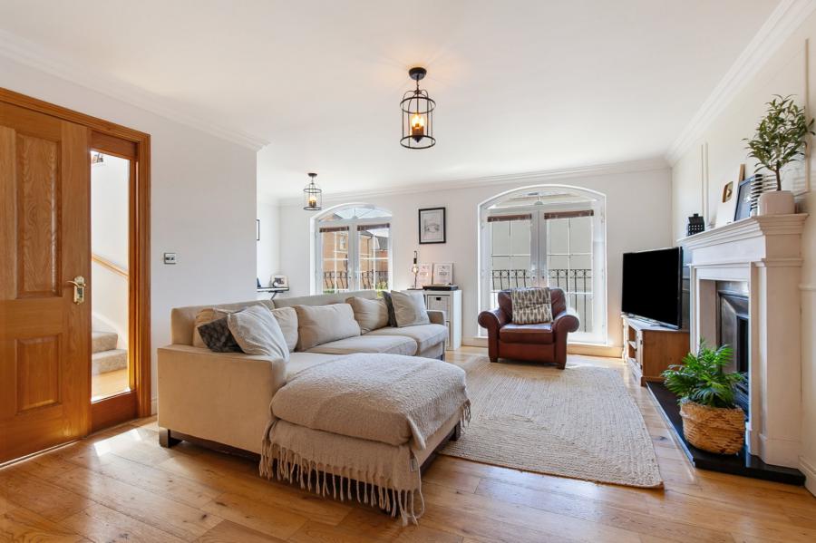 1 Berkeley Hall Mews East