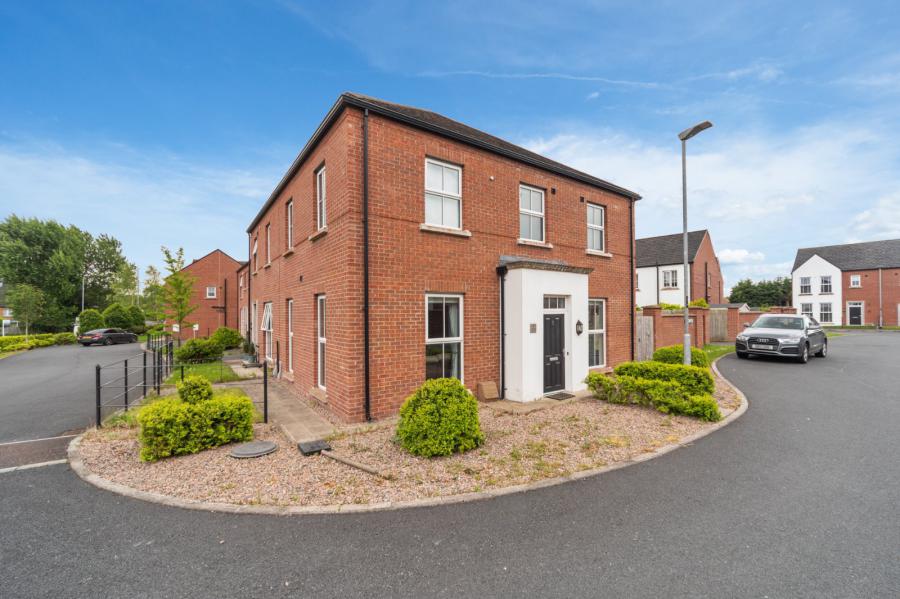 37 Eaton Park, Dunmurry, Belfast, BT17 9FX