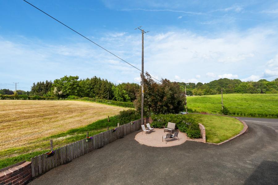 15 Mount Davys Road