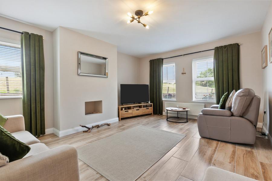 15 Mount Davys Road