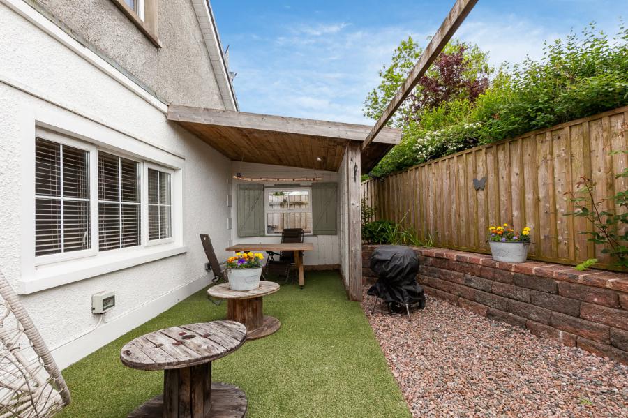 15 Mount Davys Road