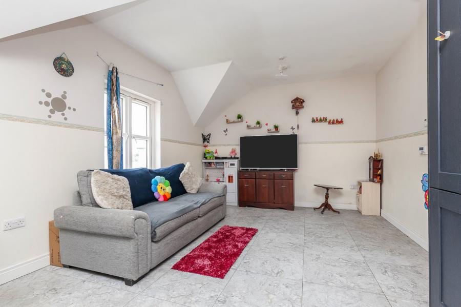 77 Ballyveigh Crescent