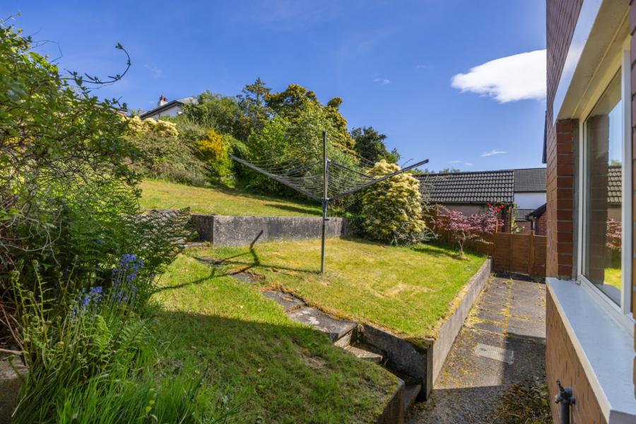 8 Hillside Drive