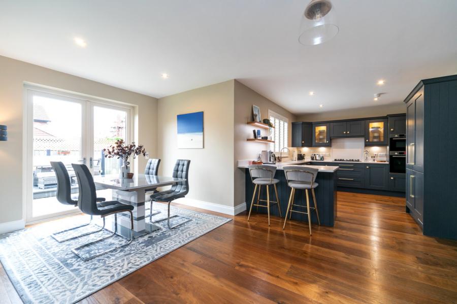 12 Belgravia Court