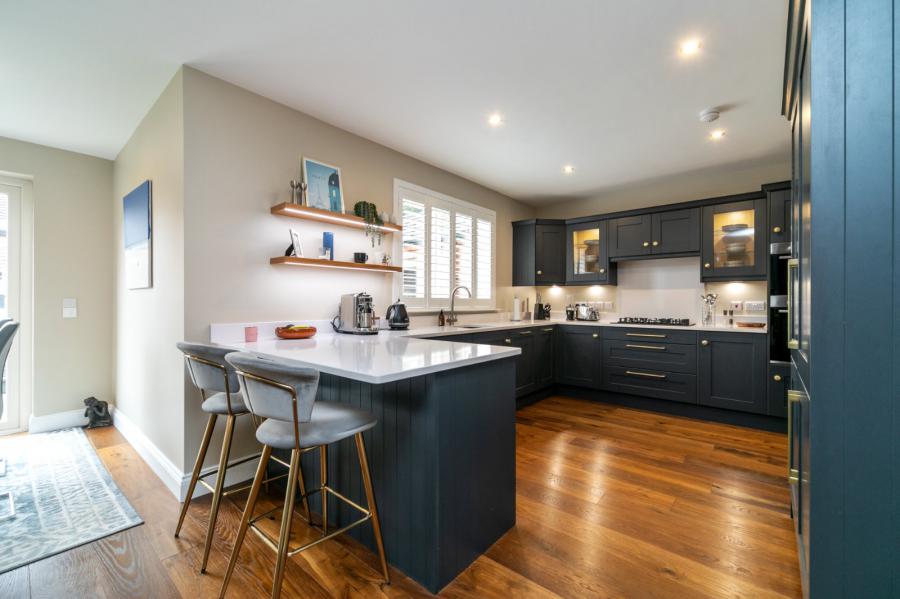 12 Belgravia Court