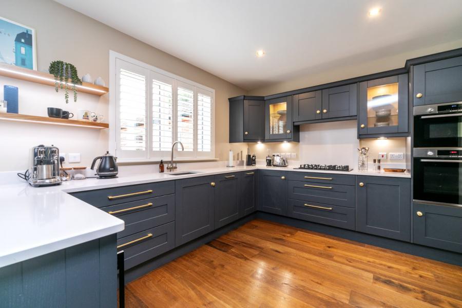 12 Belgravia Court