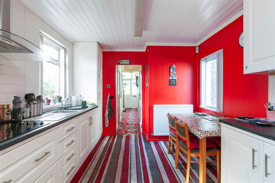 4 Galwally Park
