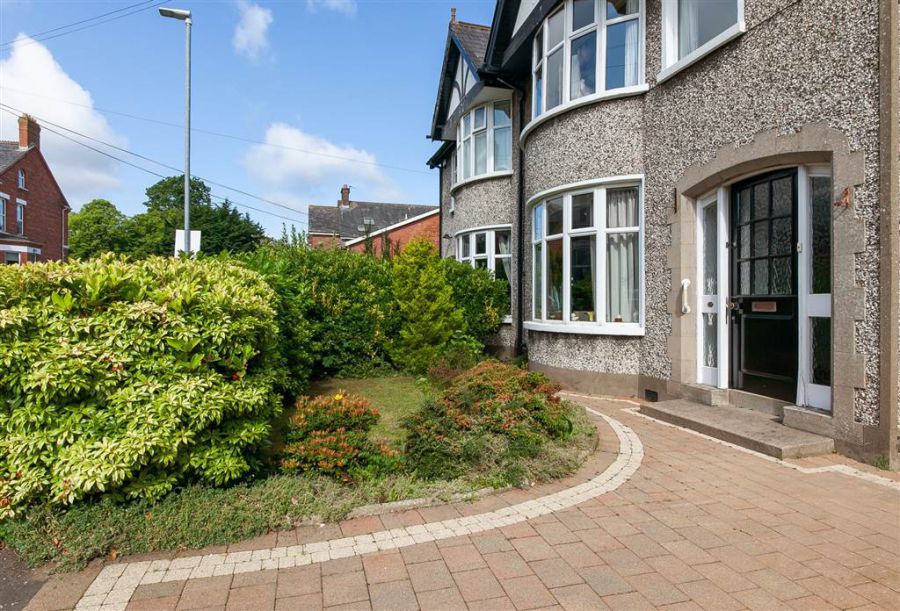 4 Galwally Park
