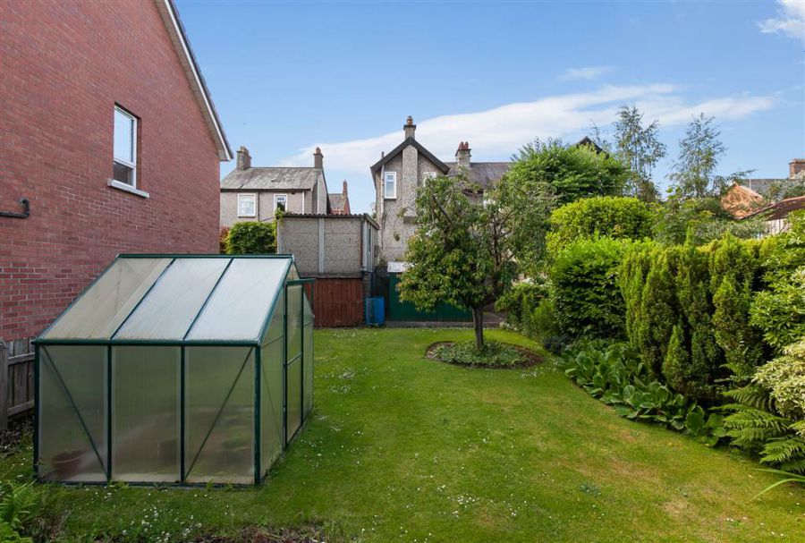 4 Galwally Park
