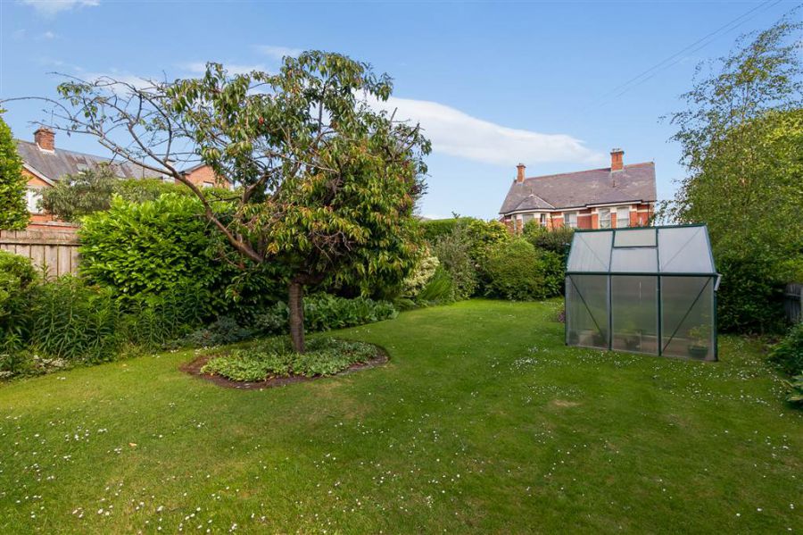 4 Galwally Park