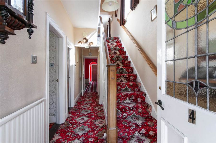 4 Galwally Park