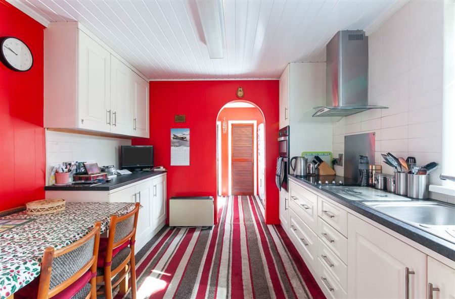 4 Galwally Park