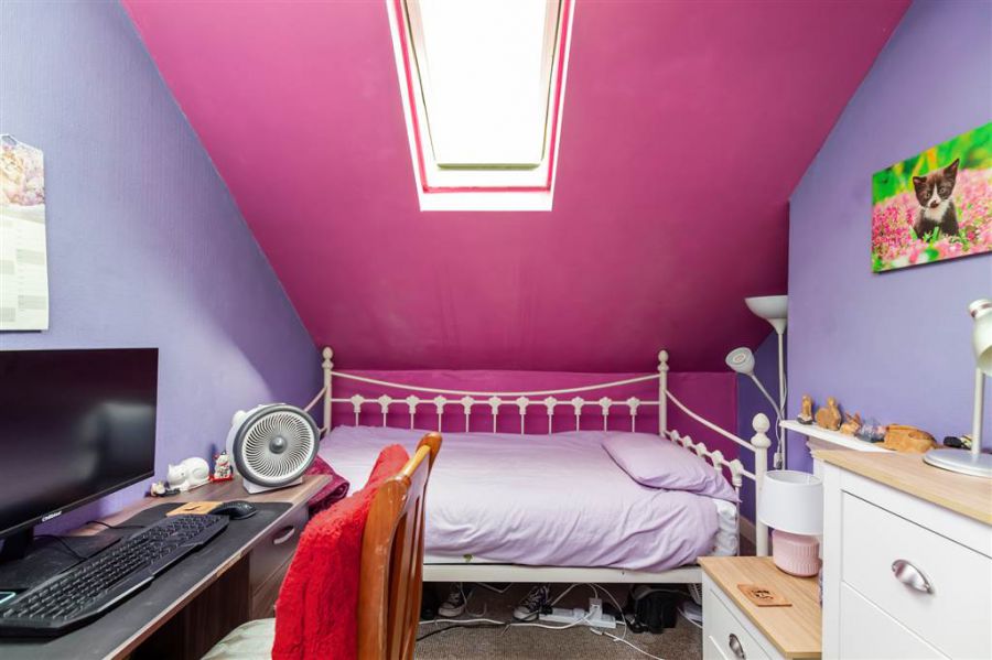 10 Rushfield Avenue