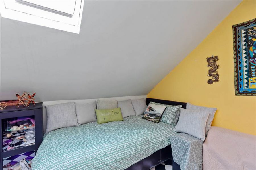 10 Rushfield Avenue