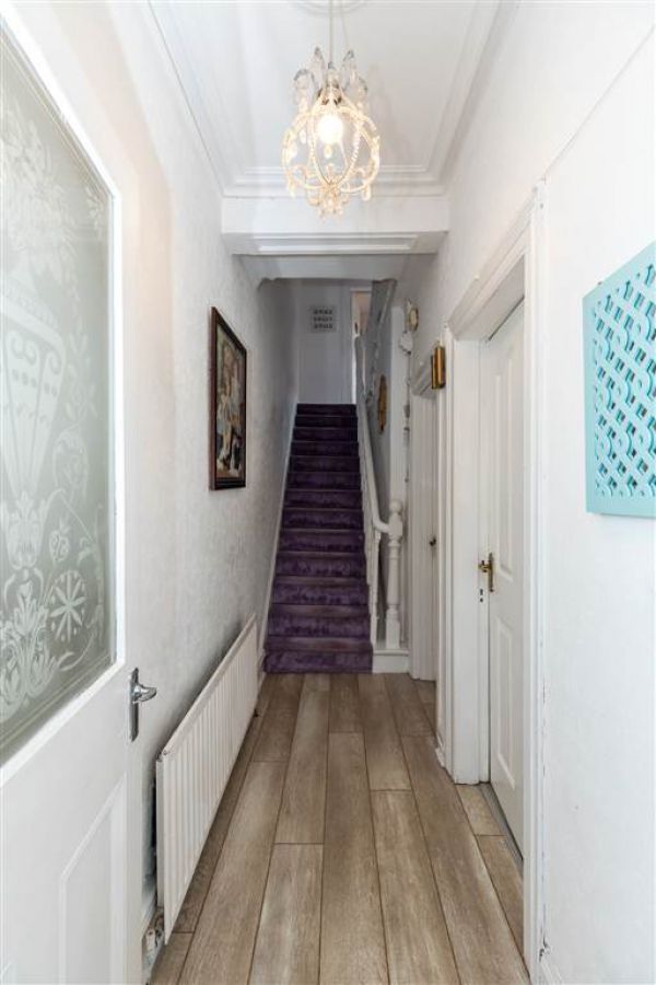 10 Rushfield Avenue