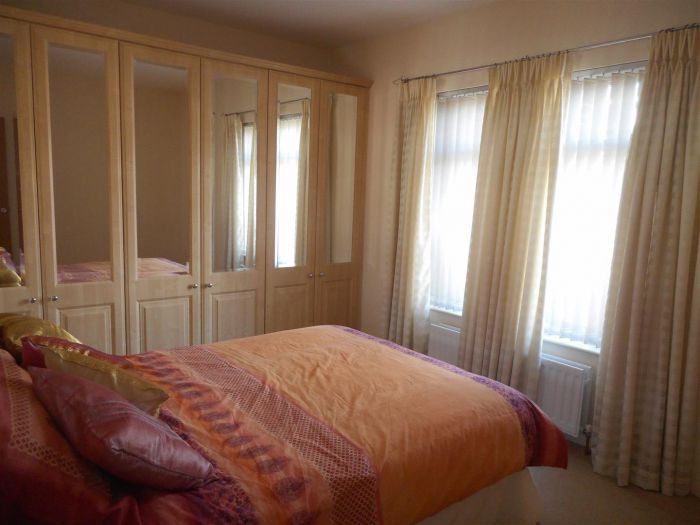 18 Clarendon Manor