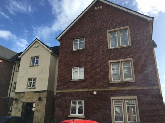 18 Clarendon Manor