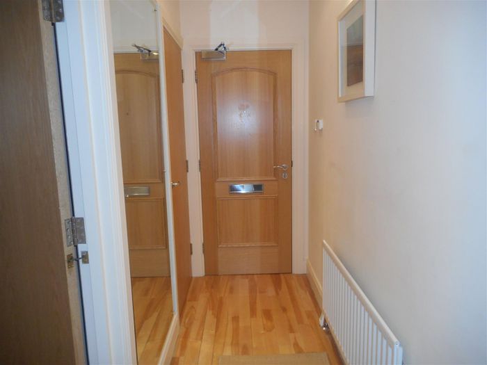 18 Clarendon Manor