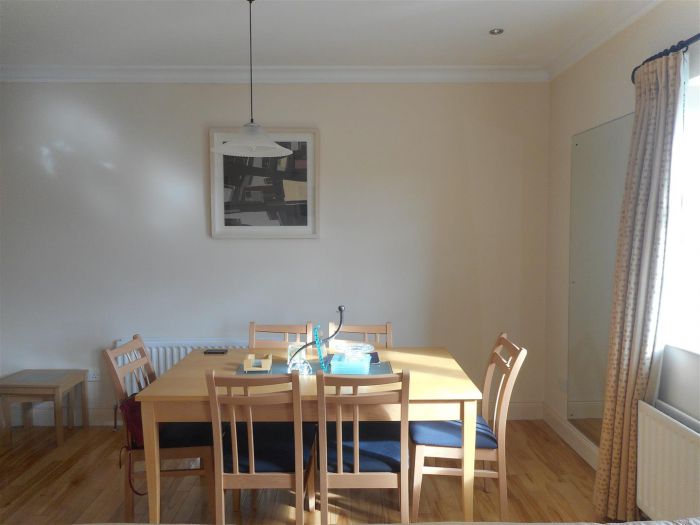18 Clarendon Manor