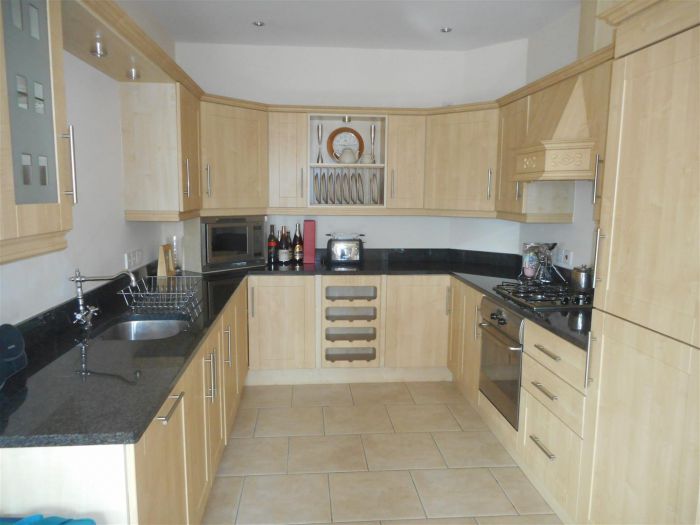 18 Clarendon Manor