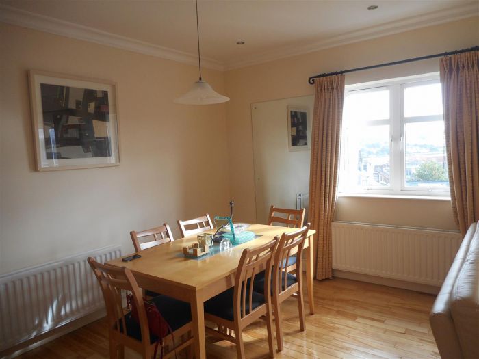 18 Clarendon Manor