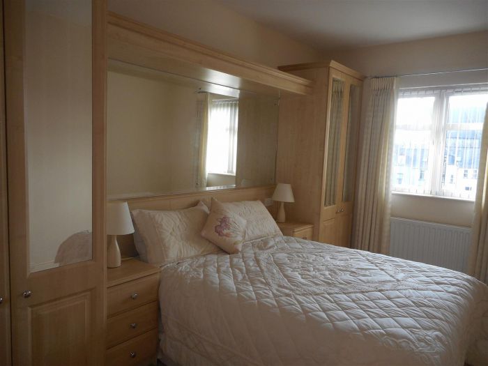 18 Clarendon Manor