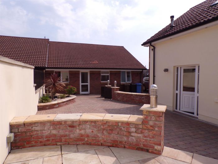 17 The Village Oaks