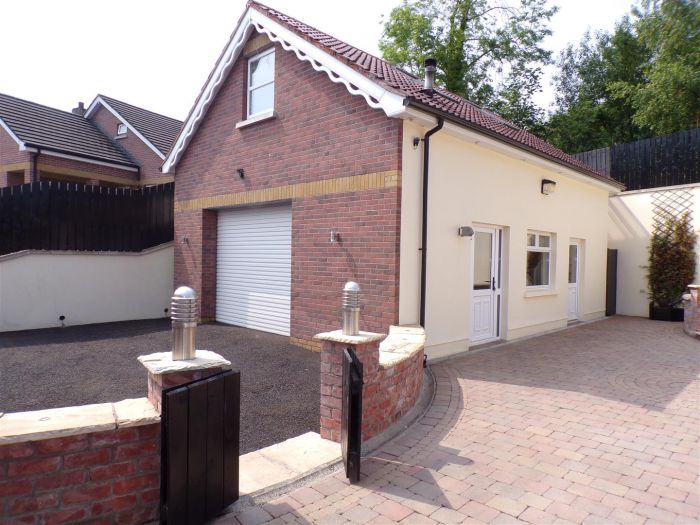 17 The Village Oaks