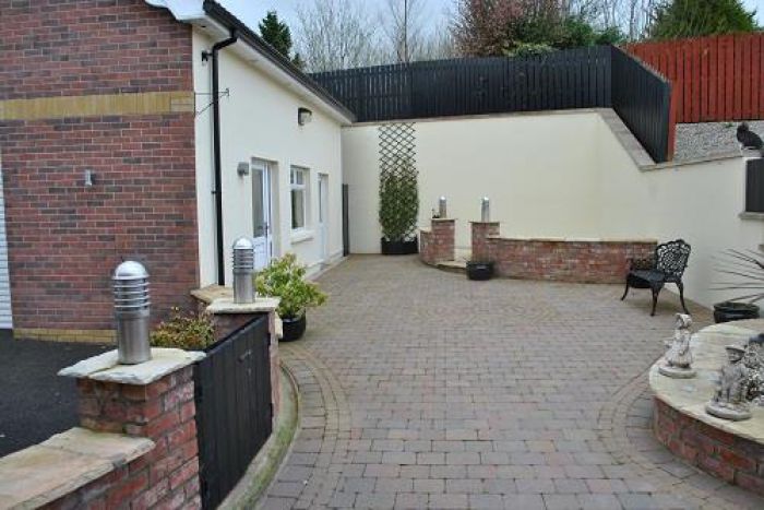 17 The Village Oaks