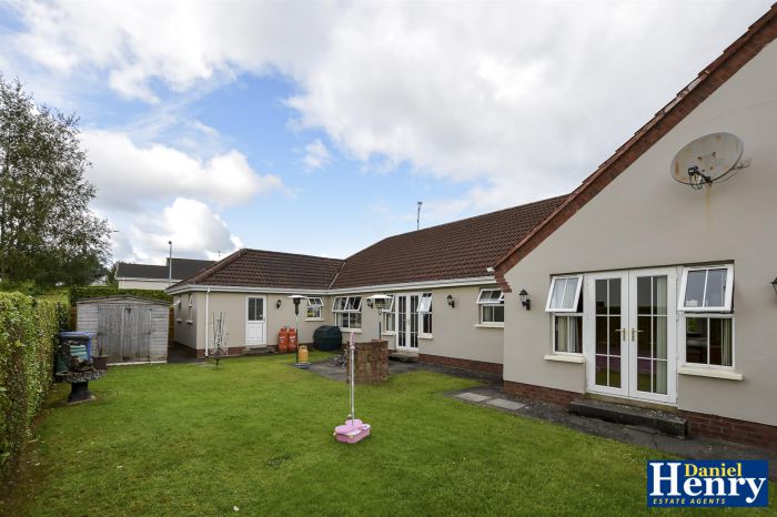 18 Caw Hill Park