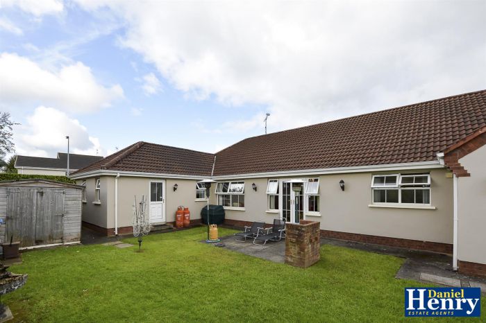 18 Caw Hill Park
