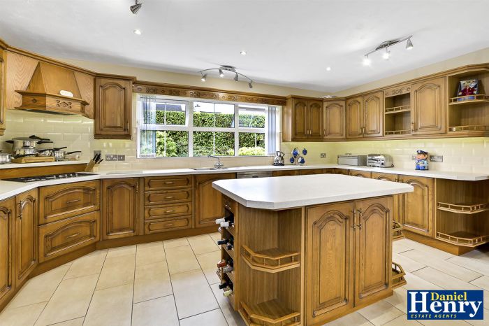 18 Caw Hill Park