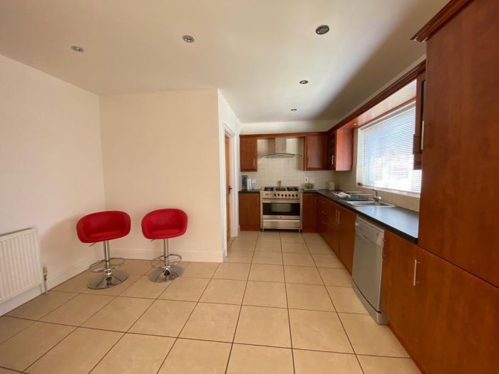 40a Blackthorn Manor