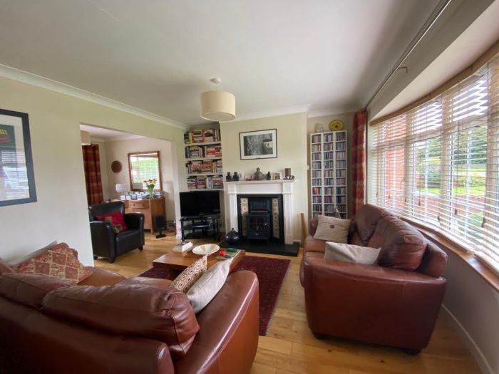 11 Tamworth Crescent