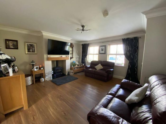 11 Fincairn Cottage Square