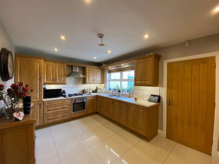 11 Fincairn Cottage Square