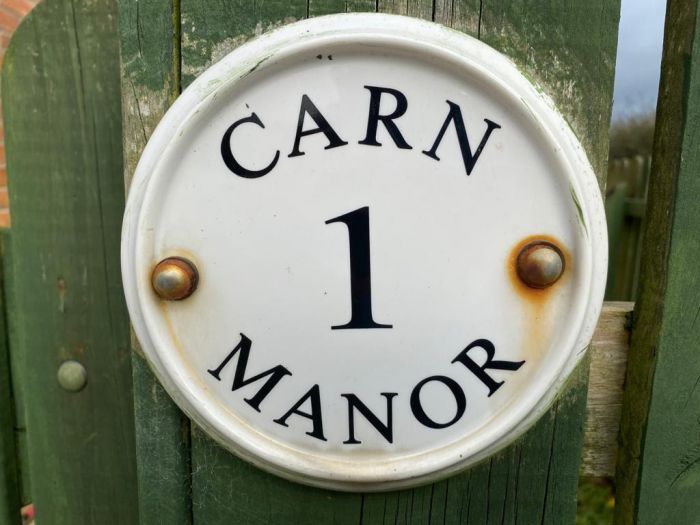 1 Carn Manor