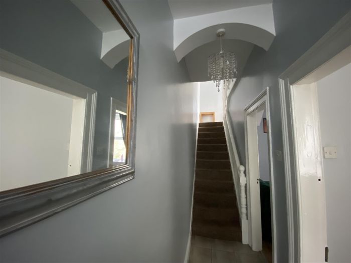 2 Charlotte Crescent