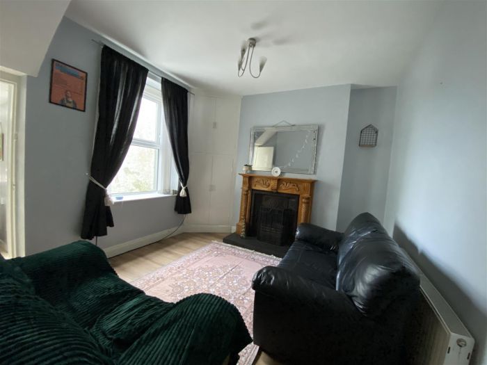 2 Charlotte Crescent