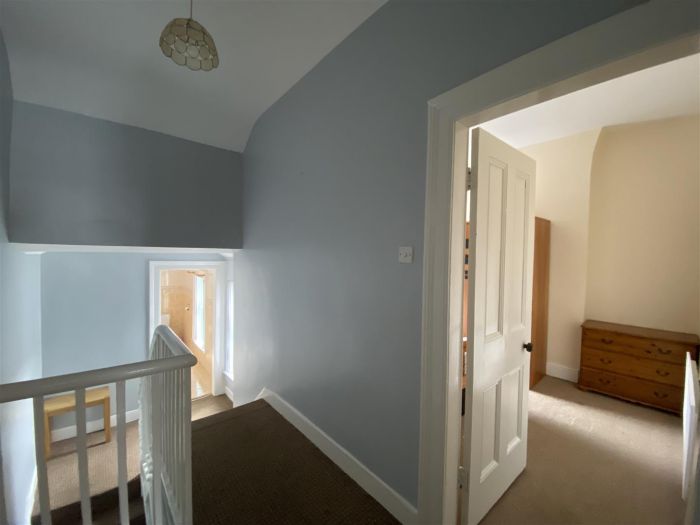 2 Charlotte Crescent