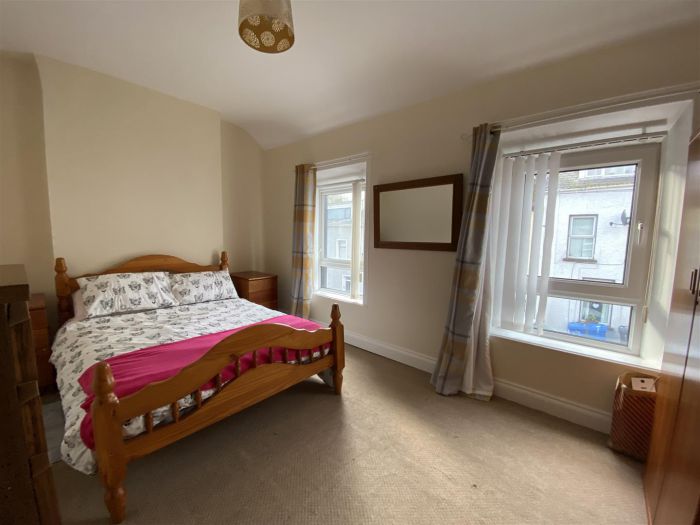 2 Charlotte Crescent