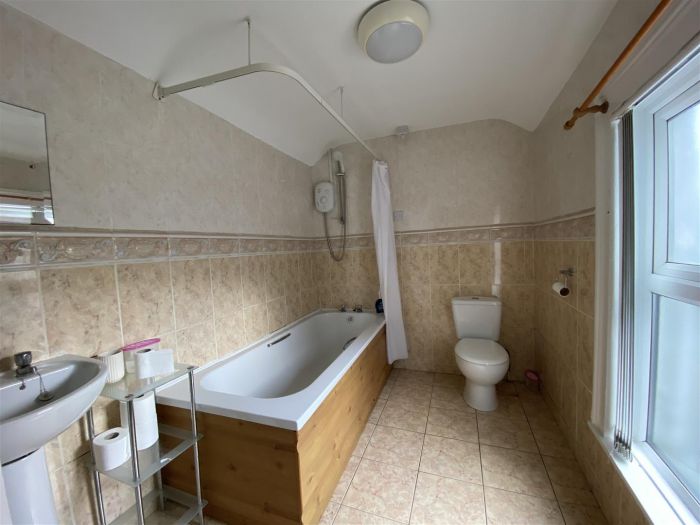 2 Charlotte Crescent