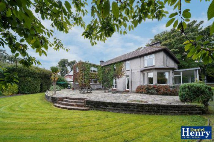 Everest, 14 Limavady Road