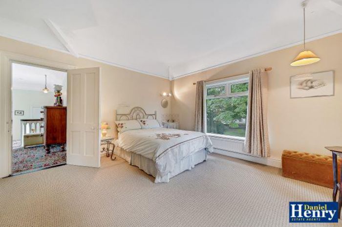 Everest, 14 Limavady Road