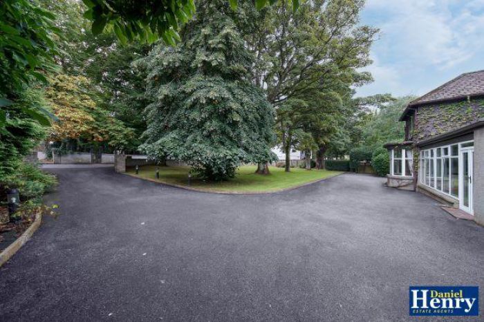 Everest, 14 Limavady Road